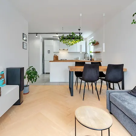 Seaside Retreat - 64m2, Parking, Workspace- By Rentujemy Apartment *